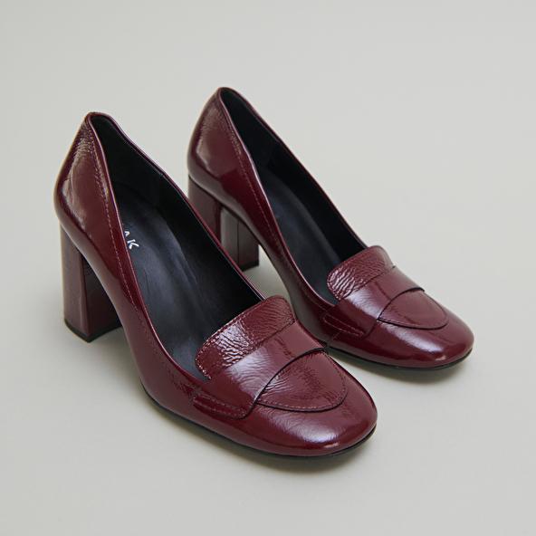 Jonak Mocassins à Talons Et Bouts Carrés In Burgundy Pleated Patent BISE