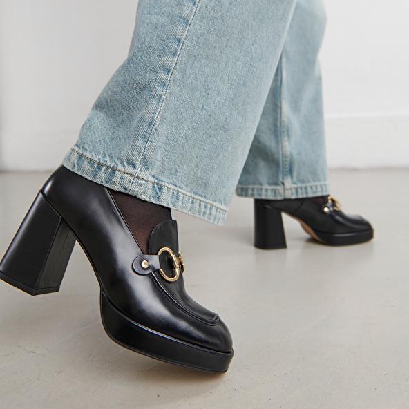 Jonak Mocassins à Talons Et Mors In Black Shiny Leather VIRGILE