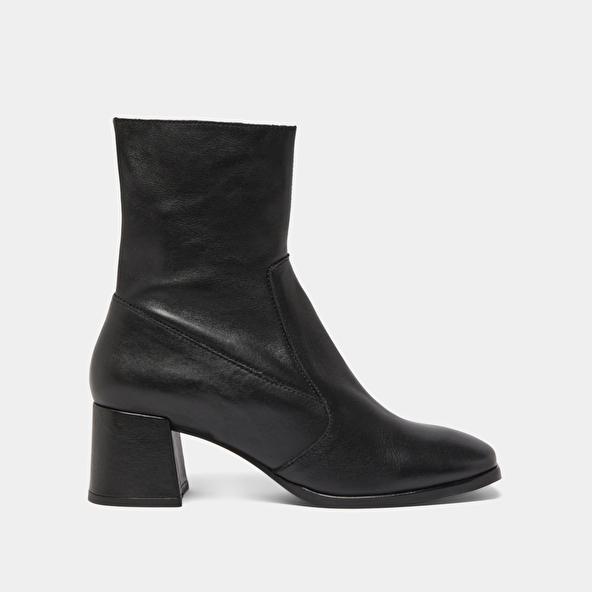 Jonak Oval-toe Boots In Black Aged Leather ARGENTAT