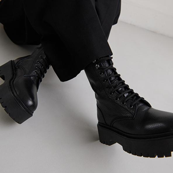 Jonak Platform Boots With Laces In Black Grained Leather ROBBO