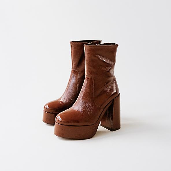 Jonak Platform Boots With Round Toes In Brown Pleated Patent BAHIA
