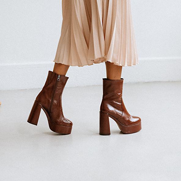 jonak Platform boots with round toes in brown pleated patent BAHIA