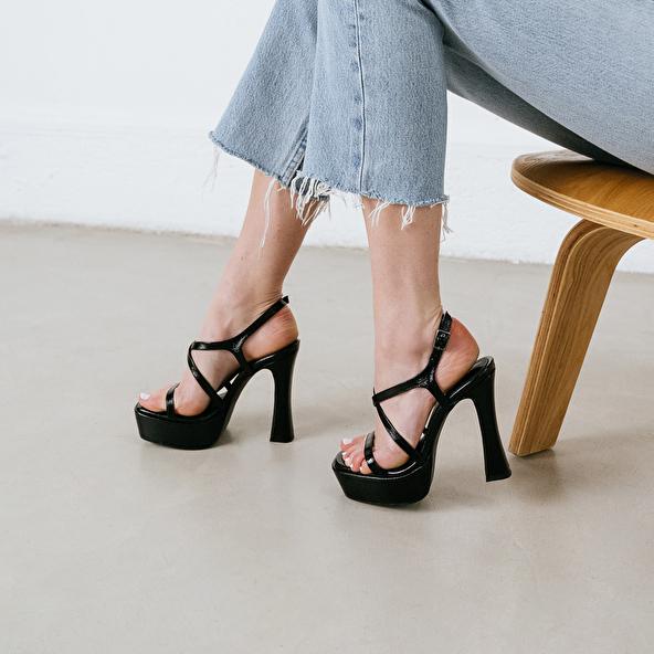 jonak Platform sandals with crossed straps in black pleated leather BOECIA