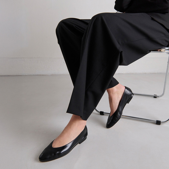 Jonak Pointed-toe Ballet Flats In Black Distressed Leather DASSUS