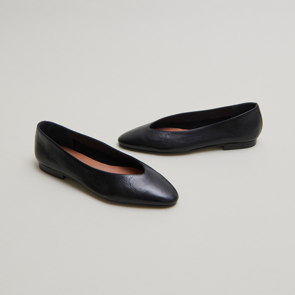 jonak Pointed-toe ballet flats in black distressed leather DASSUS
