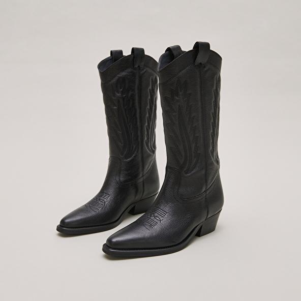 jonak Pointed toe boots with exposed stitching in black grained leather DELEA