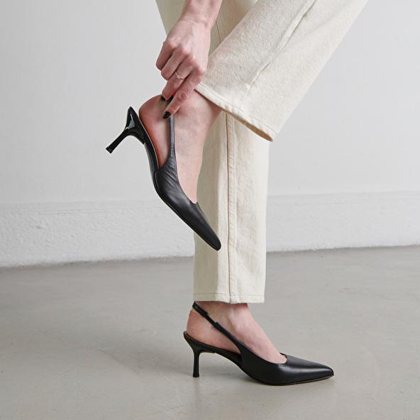 jonak Pointed-toe pumps in black leather DIAMANTINE