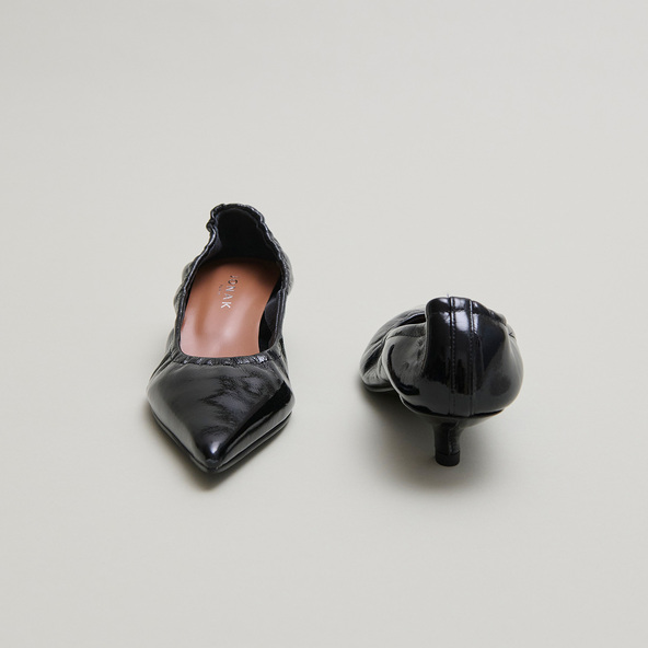 jonak Pointed-toe pumps in black pleated varnish DOUA