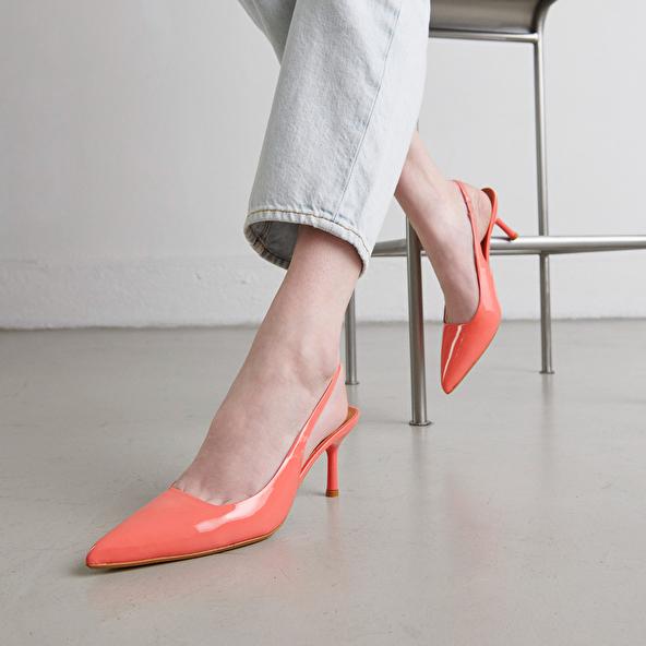jonak Pumps with pointed toes in coral patent DIAMANTINE