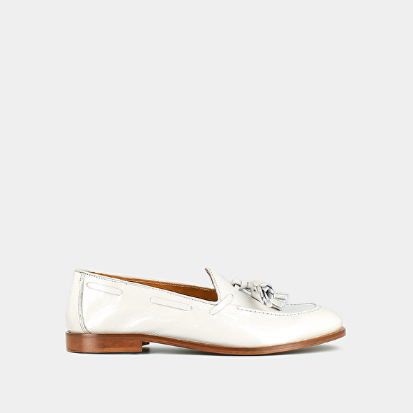 Jonak Round Toe Loafers With Pompons In Pleated Patent Ecru TIPHAINE