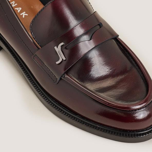 Jonak Round-toe Monogrammed Loafers In Burgundy Glazed Leather DUEDI