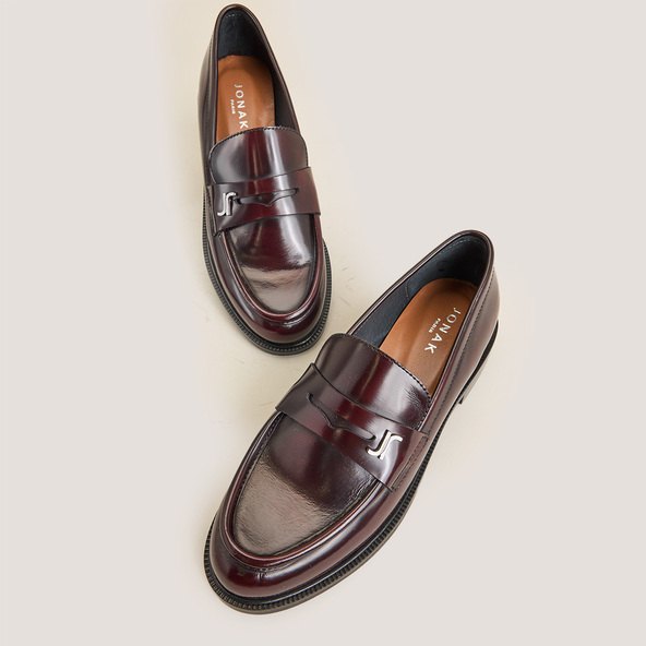 jonak Round-toe monogrammed loafers in burgundy glazed leather DUEDI