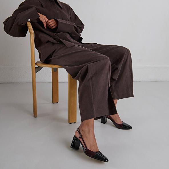 jonak Slingbacks à talons in black patent leather and burgundy pleated patent DHAPOP