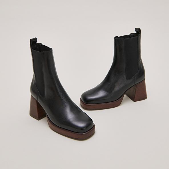 jonak Square toe and elastic boots in black distressed leather BECCA