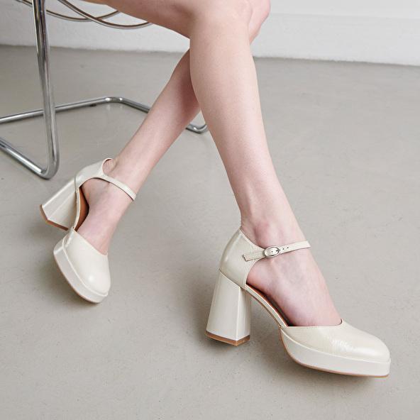 Jonak Square Toe Slippers With Strap In Ecru Shiny Leather VERO