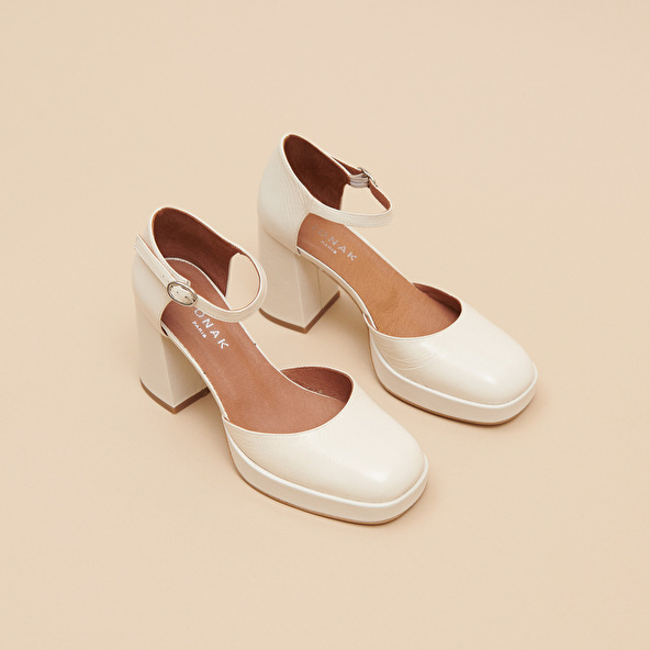 jonak Square toe slippers with strap in ecru shiny leather VERO