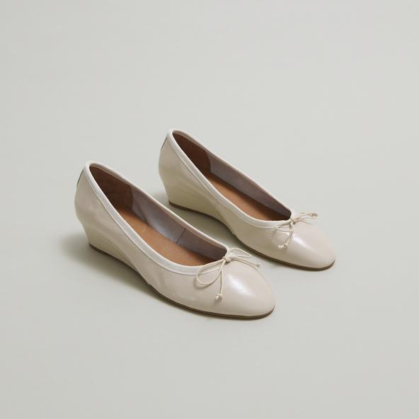 jonak Wedge ballerinas in ecru pleated varnish AIRELLE
