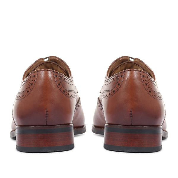 Jones Bootmaker Men's Manning Wide-Fit Men's Brogues - Chestnut