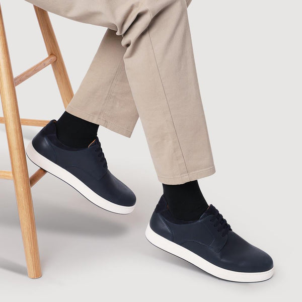 Jones Bootmaker Men's Stevenage Wide Fit Leather Trainers - Navy Nubuck