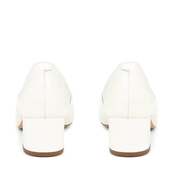 Jones Bootmaker Outlet Ziggy Pointed-Toe Court Shoes - Cream