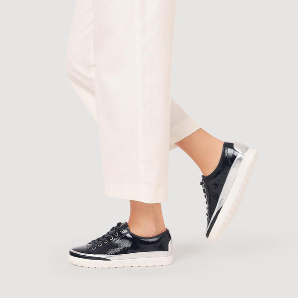 Jones Bootmaker Women's Addie Leather Trainers - Navy Patent