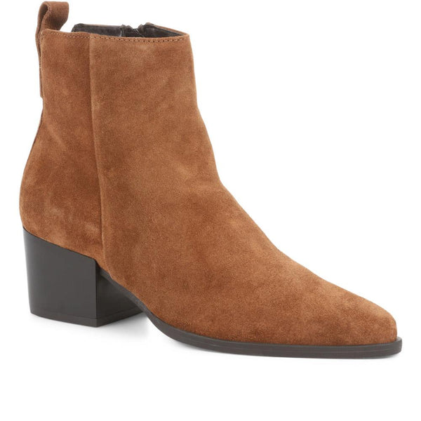 jones bootmaker Women's Caileigh Suede Western Boots - Cognac Suede