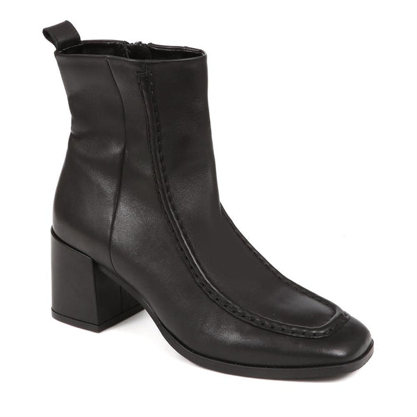 jones bootmaker Women's Clementina Apron Front Seam Chelsea Boots - Black