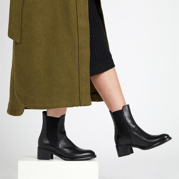 Jones Bootmaker Women's Doria Heeled Leather Chelsea Boots - Black