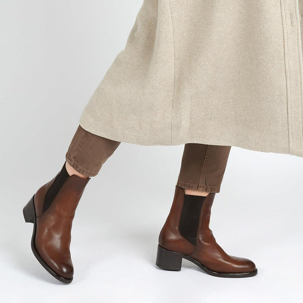 Jones Bootmaker Women's Doria Heeled Leather Chelsea Boots - Tan