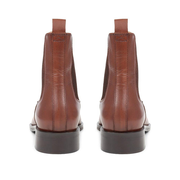 Jones Bootmaker Women's Forget-Me-Not Pointed Toe Chelsea Boots - Tan