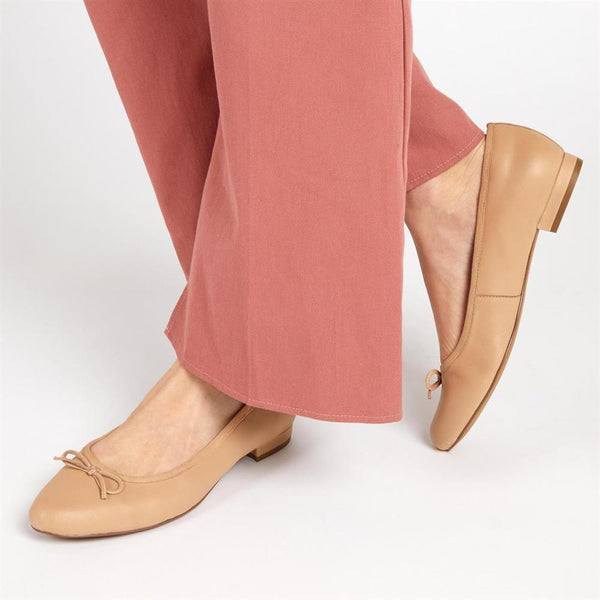 Jones Bootmaker Women's Soleil Leather Low Ballet Pumps - Beige