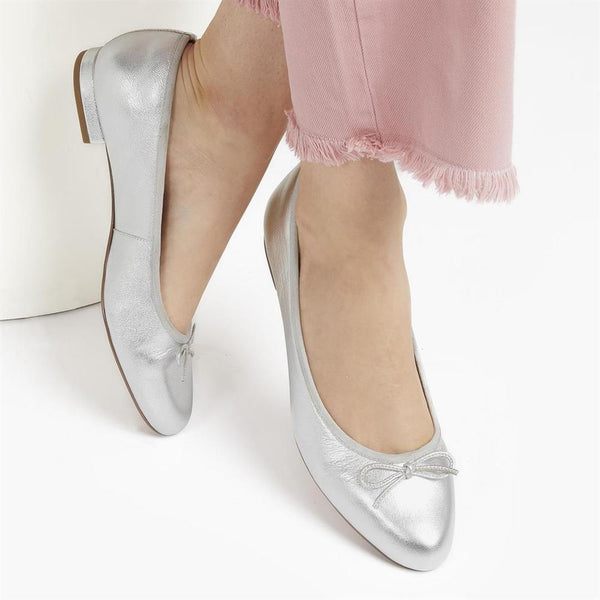 Jones Bootmaker Women's Soleil Leather Low Ballet Pumps - Silver
