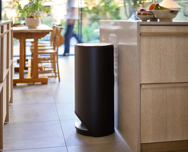 joseph joseph Arc™ 30L Easy-push Matt Black Pedal Trash Can