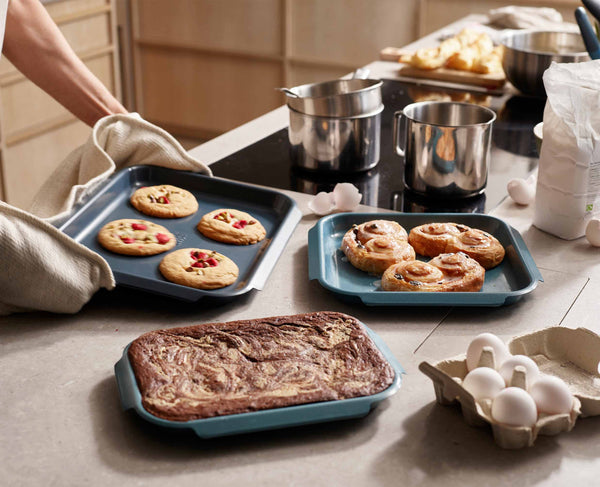 joseph joseph Nest™ Bake Non-Stick 3-piece Blue Baking Pan Set