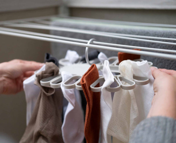 joseph joseph Petal™ 22-piece Quick-grip Ecru Drying Hanger