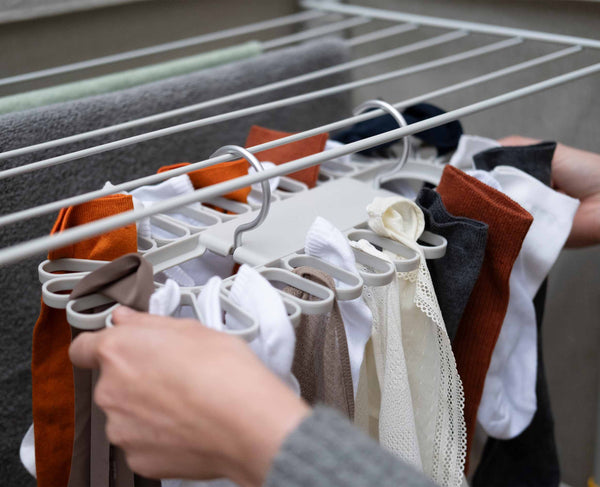 joseph joseph Petal™ 32-piece Quick-grip Ecru Drying Hanger