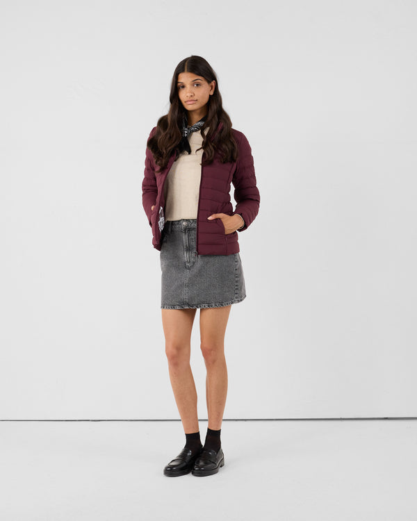 Jott Doudoune à Capuche Stretch Légère Cerise Noire Salma