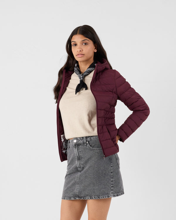 jott Doudoune à capuche stretch légère Cerise noire Salma