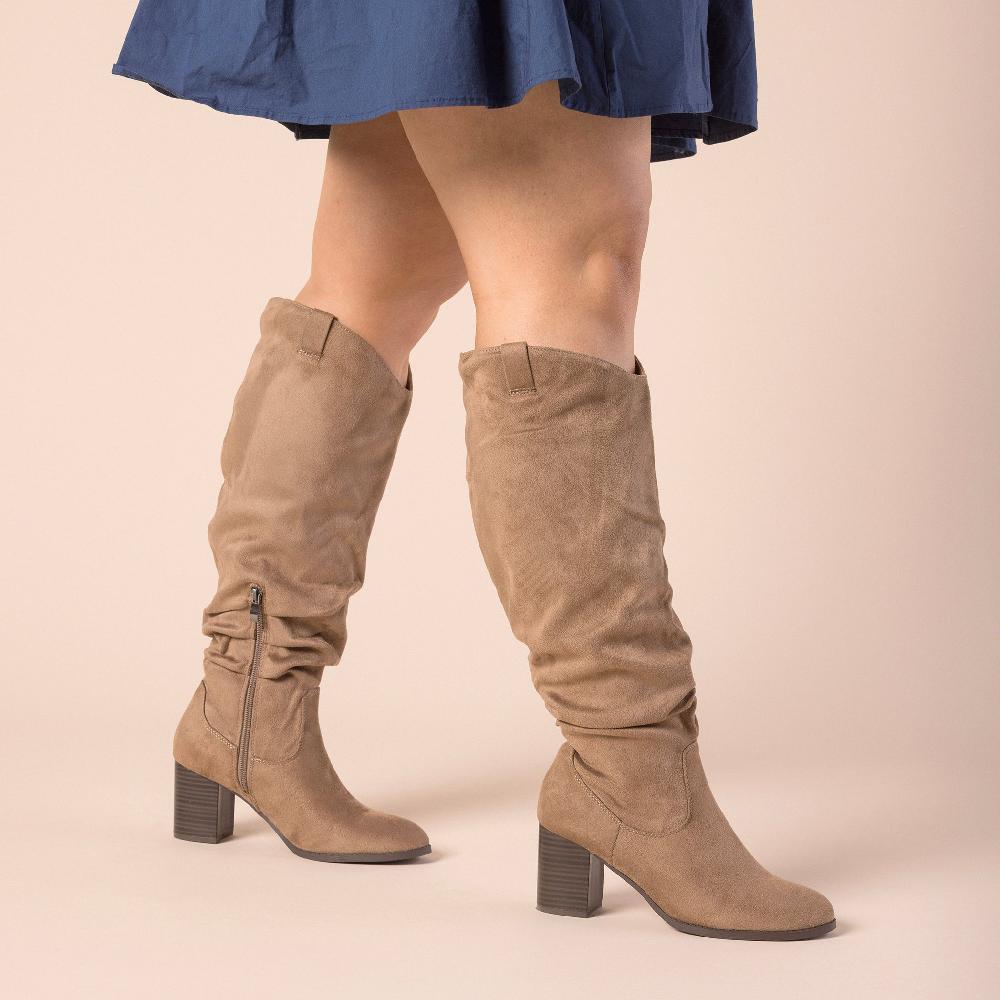 Journee Collection ANEIL KNEE HIGH BOOTS IN X-WIDE CALF Taupe Suede