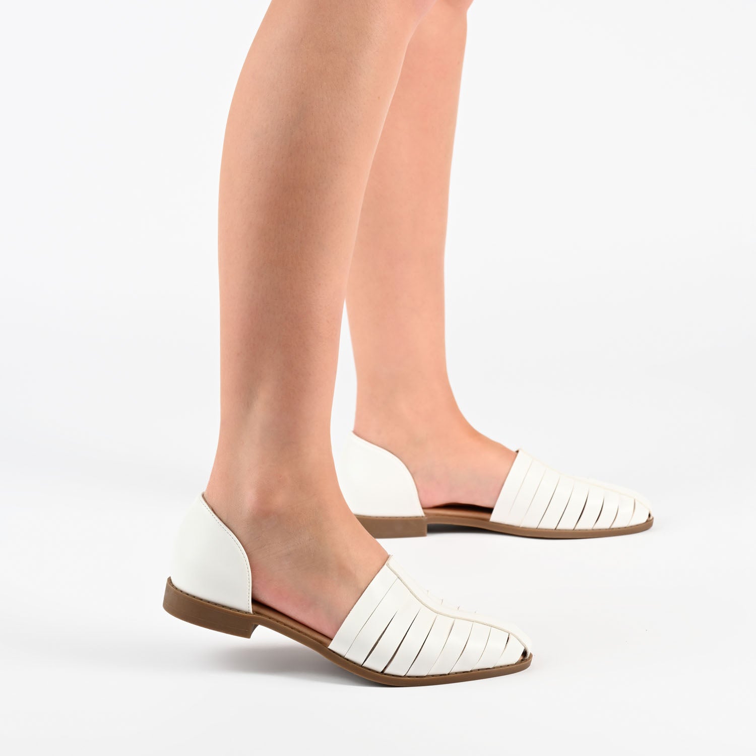 Journee Collection ANYAH D'ORSAY FLATS IN FAUX LEATHER White
