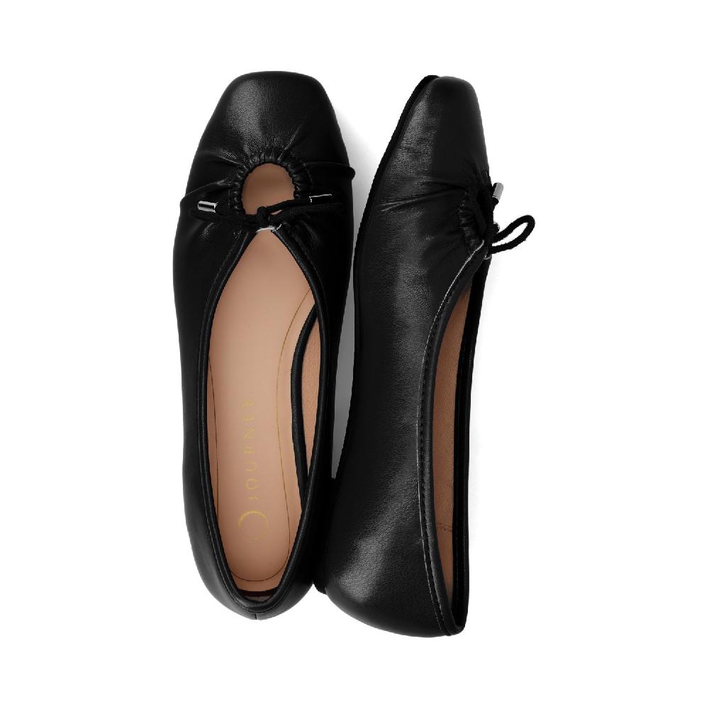 Journee Collection CALLEE FAUX LEATHER BALLET FLATS IN WIDE Bone