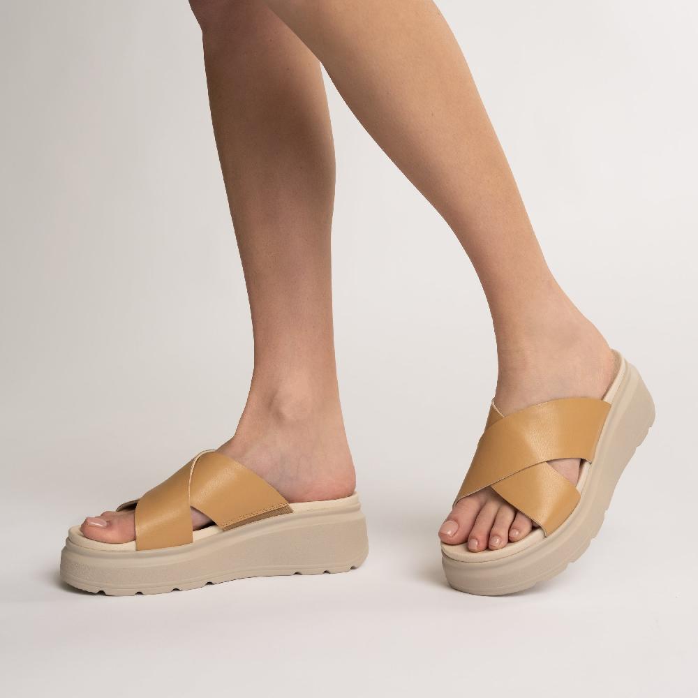 Journee Collection CATHIE CRISSCROSS SLIP ON WEDGE SANDALS Black