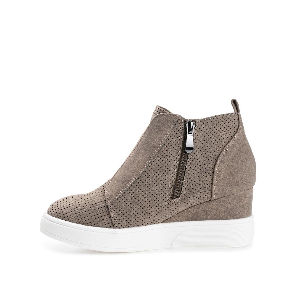 Journee Collection CLARA WEDGE HEEL SNEAKERS IN WIDE Bone PU