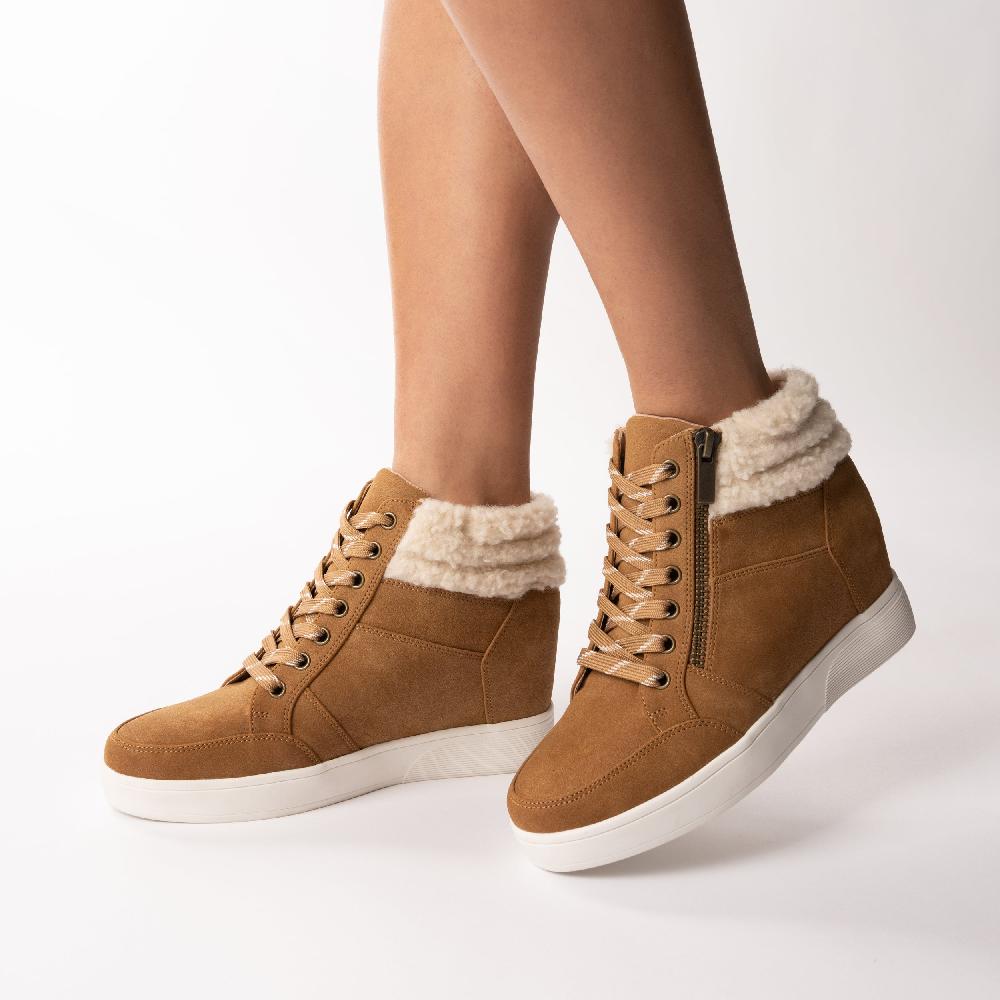 Journee Collection CLARITY HIGH TOP WEDGE SNEAKER Black Stud