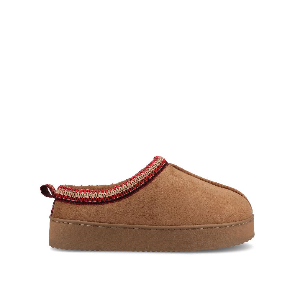 journee collection CONNWAY SLIPPERS IN FAUX SUEDE Tan Faux Suede