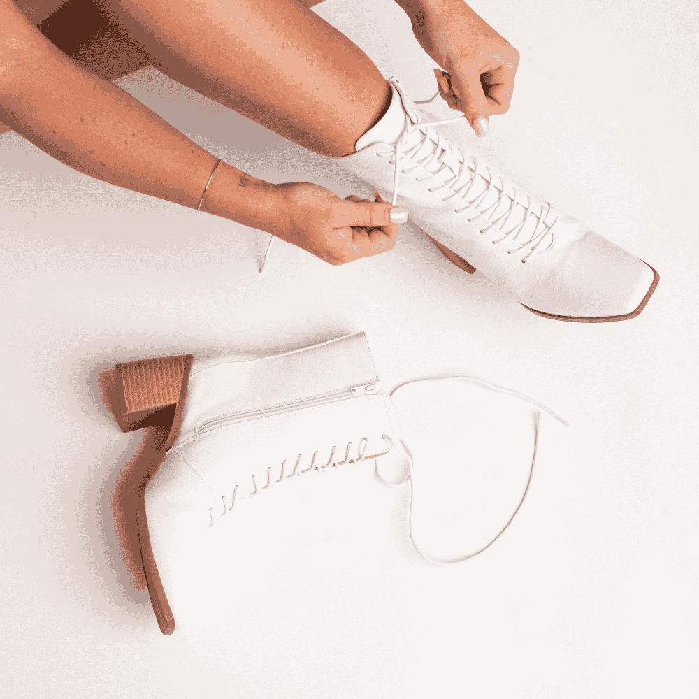 Journee Collection COVVA LACE-UP BOOTIES IN WIDE Bone Patent