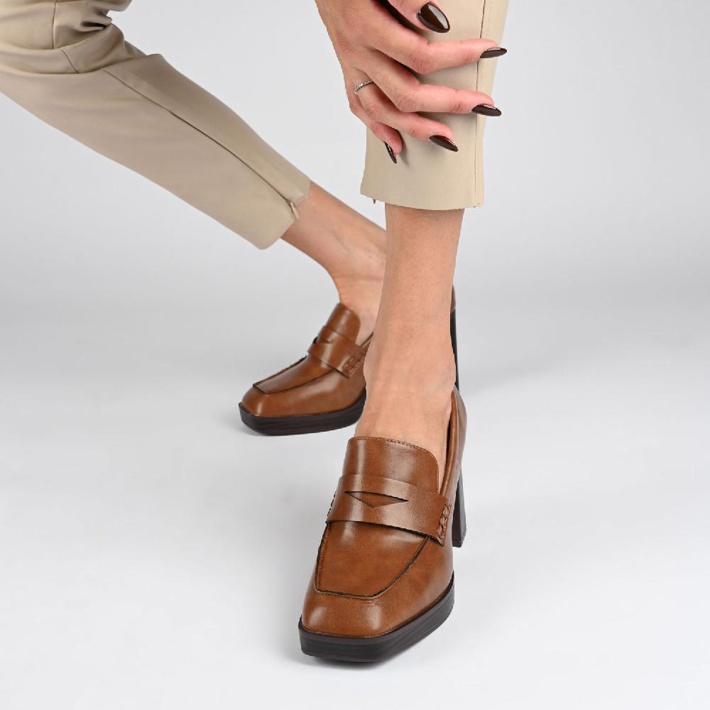 Journee Collection EZZEY BLOCK HEEL LOAFERS IN WIDE Brown
