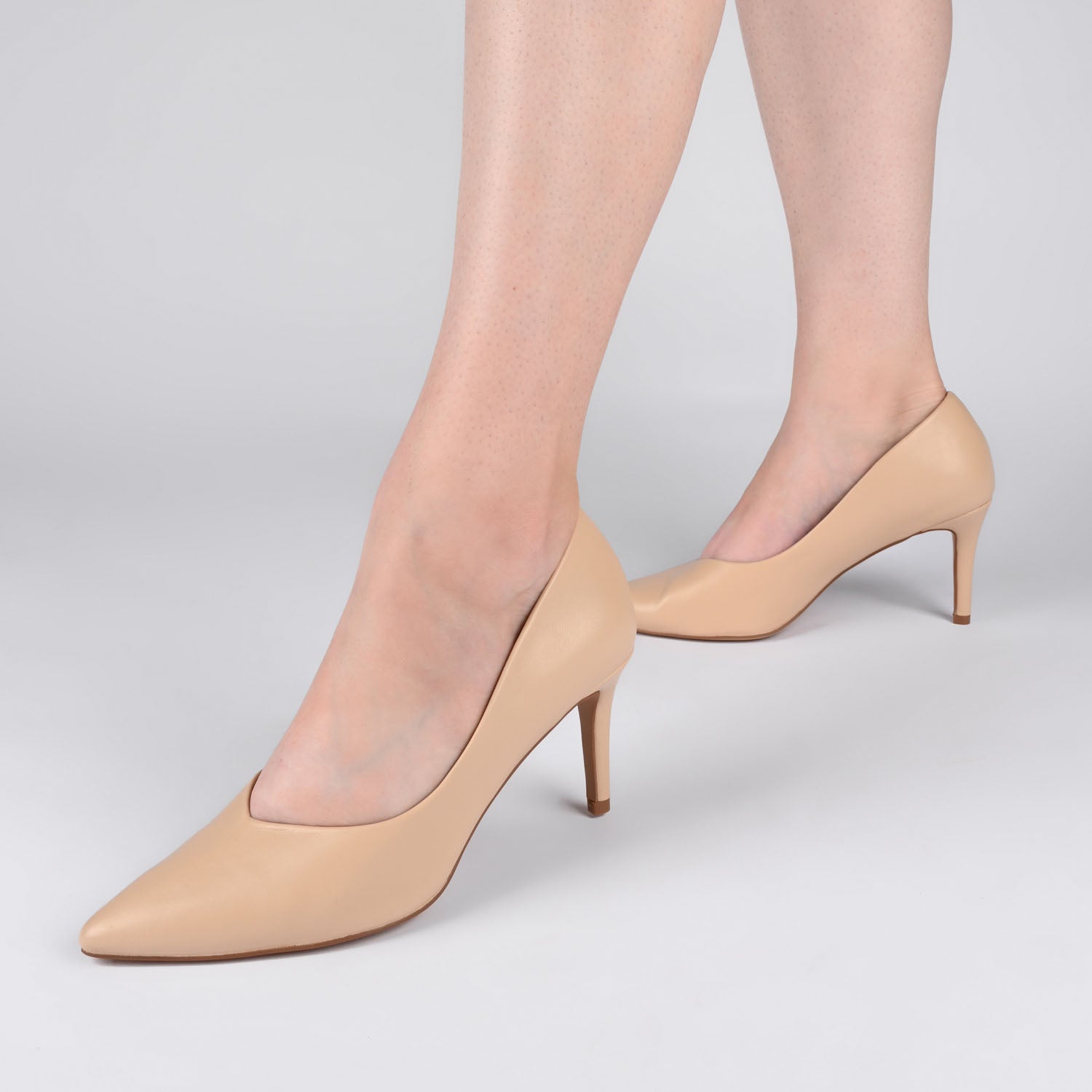 Journee Collection GABRIELLA WARM SHADE STILETTO HEELS IN WIDE Cream