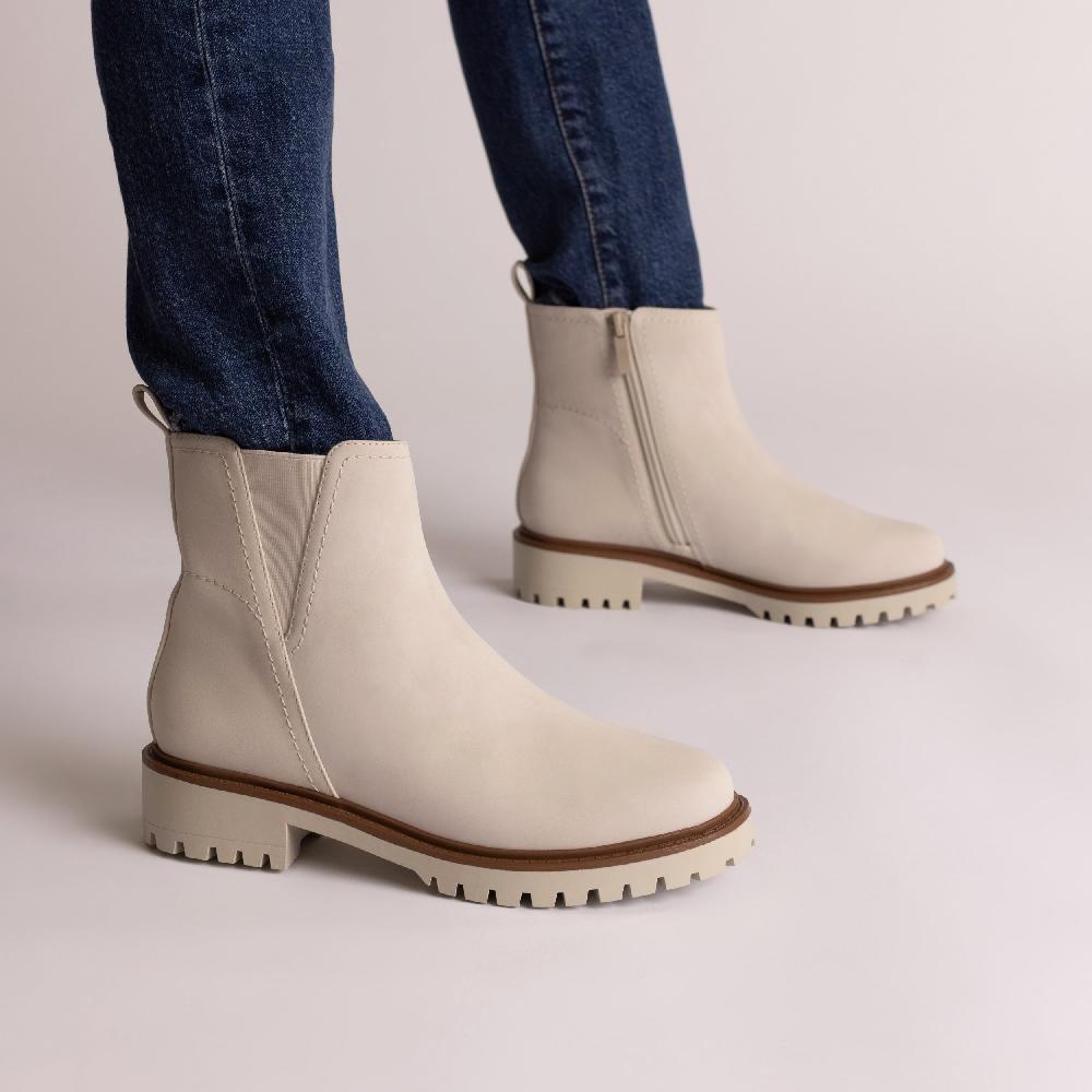 Journee Collection JUNNAH CHELSEA BOOTS Bone