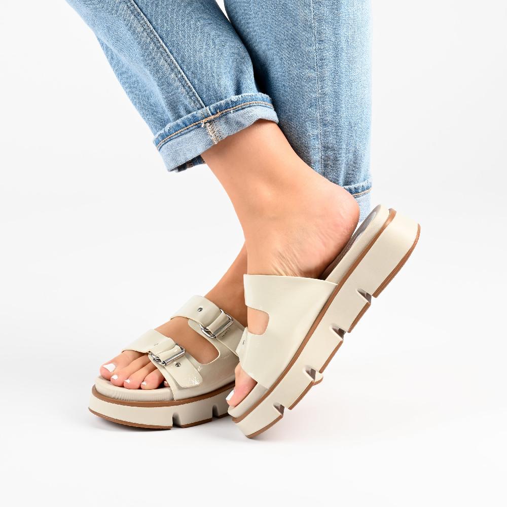 Journee Collection KANDRI SLIP-ON SANDALS Ivory
